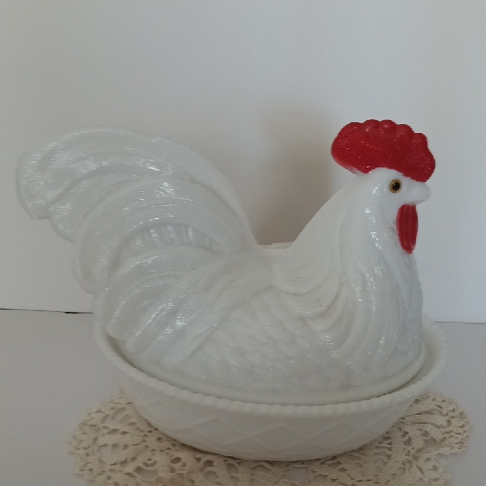 Vintage Westmoreland White Milk Glass Rooster "Big Daddy" Styled Like Hen On Nes - Picture 4 of 11